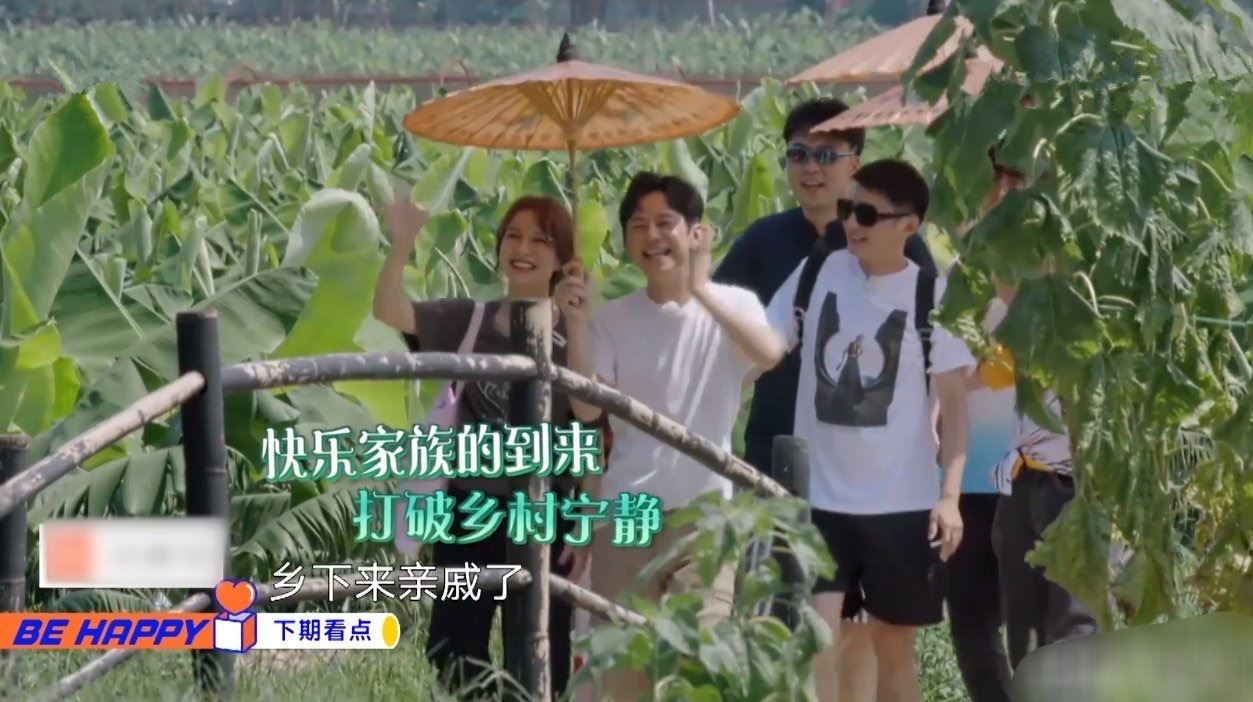 吴昕上节目大爆料何炅秘密!何老师还为她撑伞!