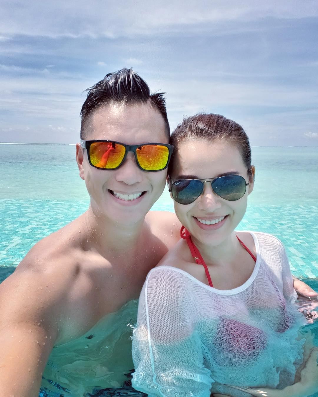 胡杏儿与老公一起恩爱做运动，两人贴脸自拍画面超幸福！