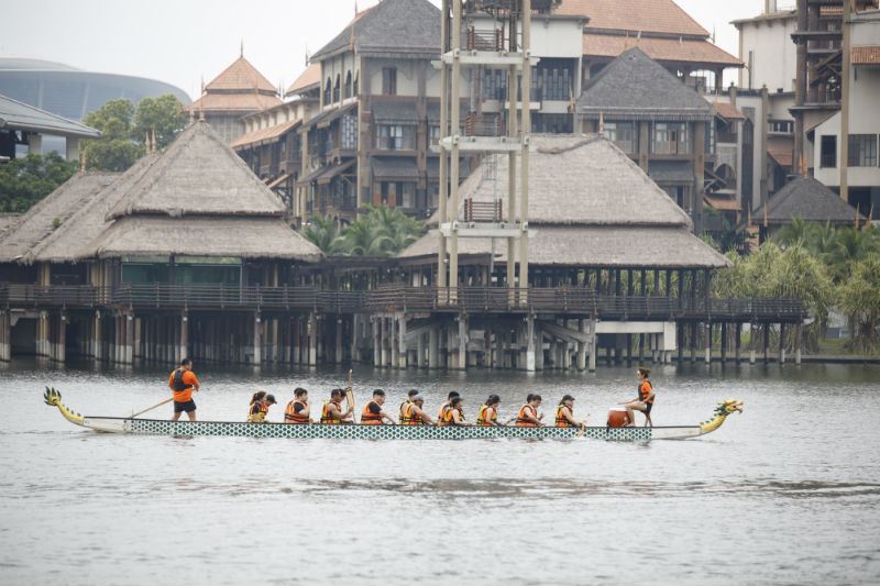 get into a dragon boat for charity!