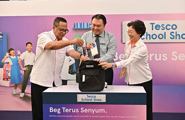 5 good deeds you can do this festive season to make someone cry happy tears