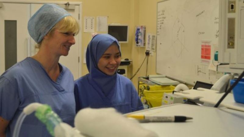 malaysian doctor invented united kingdom’s first disposable sterile hijab!