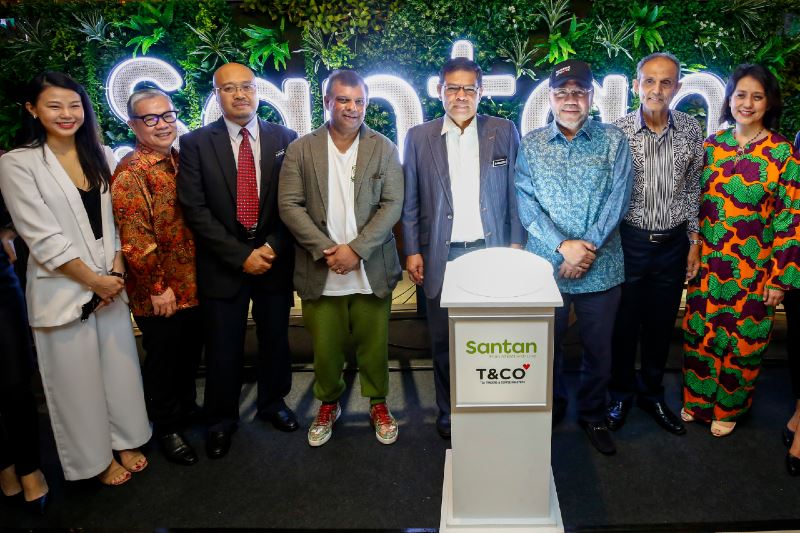 you can now eat airasia’s food on ground!