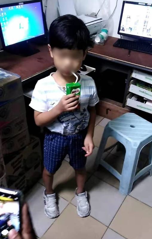 5 year old singaporean boy forgotten by parents in malaysian petrol station