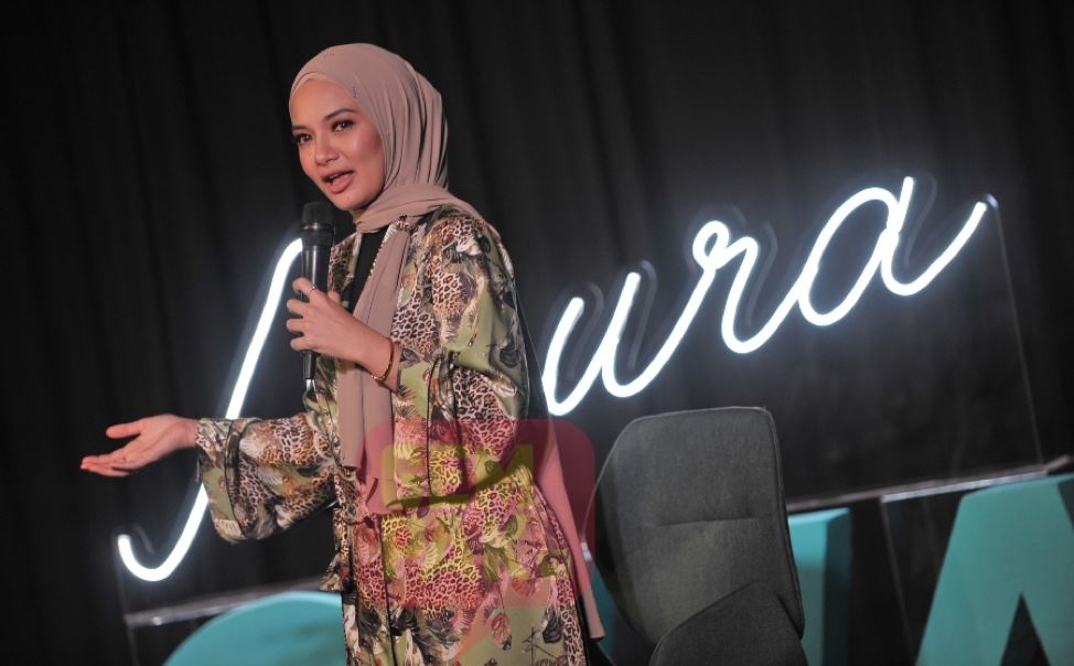 neelofa “takes full responsibility” for recording snippets of the lion king on instagram