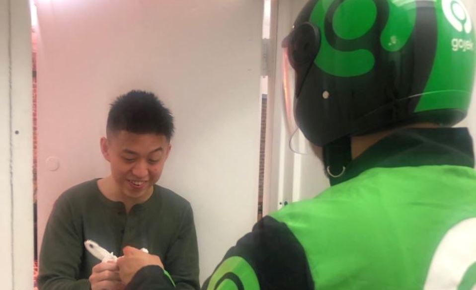 gojek delivers indonesian food to rich brian in new york