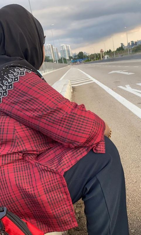 this feisty grandmother walked from johor bharu to singapore just to take care of her husband