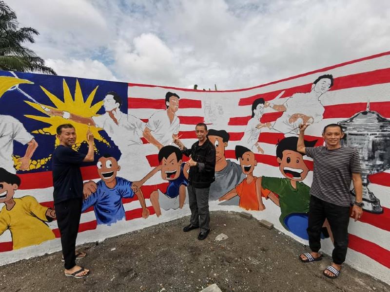 malaysian badminton legends celebrated with a monument in selangor!