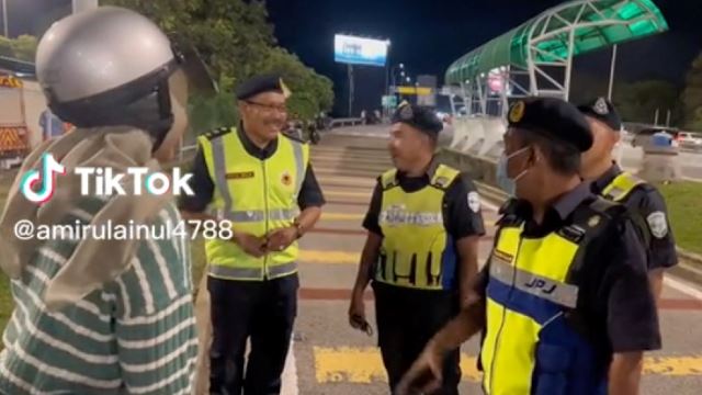 Man Leaves Girlfriend On Penang Bridge After She Falls From Motorcycle While He Tries To Avoid Roadblock