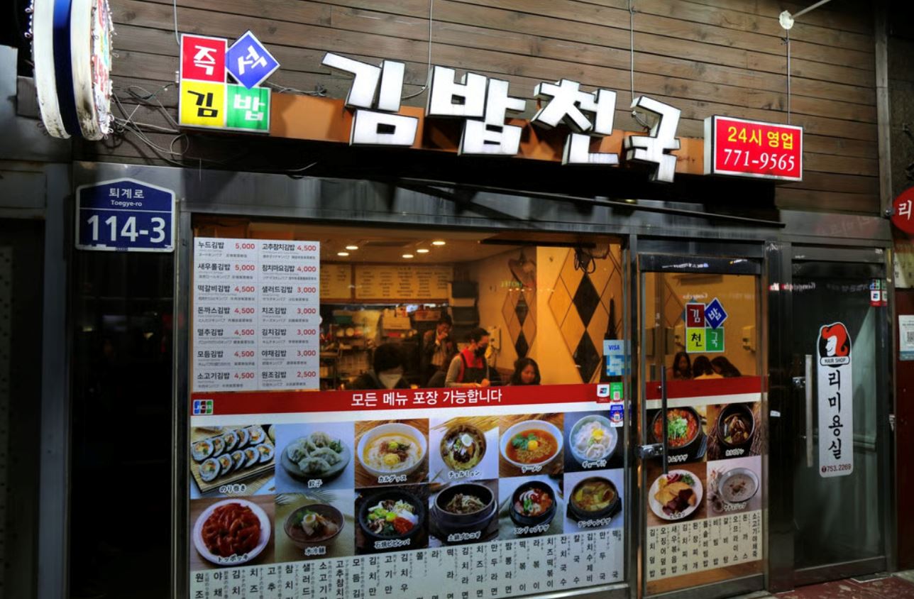 korean restaurant tells solo diners to bring a friend or don’t come, “we don’t sell loneliness”