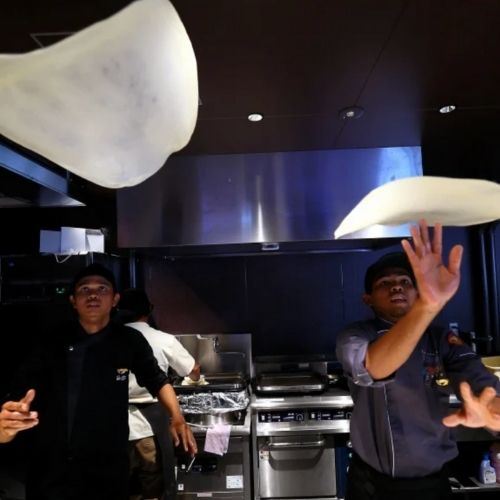 Viral in Japan! Roti Canai Sold at RM50 Each, Long Queues and RM75,000 a Day