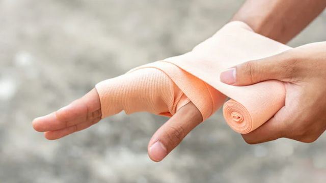 Malay Woman Says Her Indian Neighbours Are “Like Family” After Helping Her Through Injury