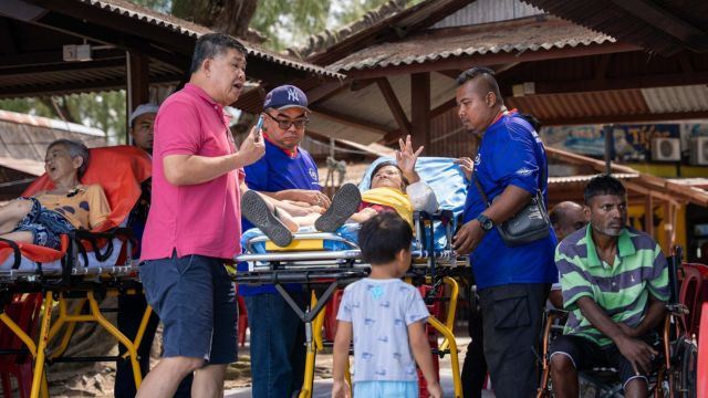 Uncle Kentang Treats Care Home Seniors to a Beach Day and Invites Others to Lend a Hand
