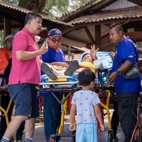 Uncle Kentang Treats Care Home Seniors to a Beach Day and Invites Others to Lend a Hand