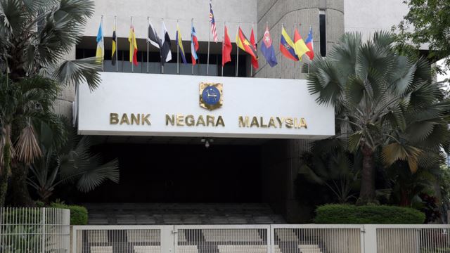 Malaysians Taking Large Loans Must Complete Financial Education Module Under New BNM Policy