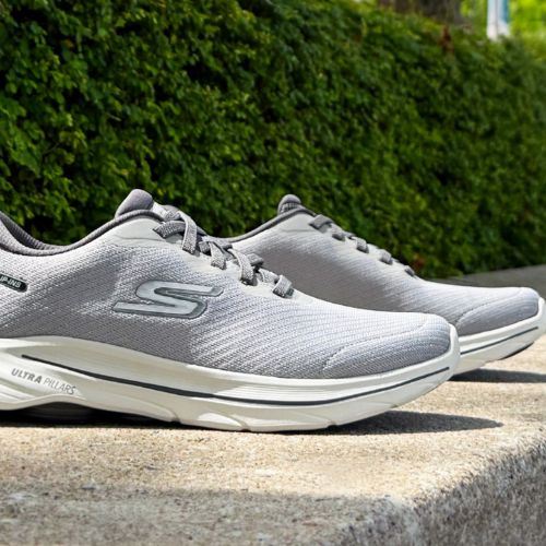 The Shoe That Lets You Run Without Breaking a Sweat (Before the Run)!