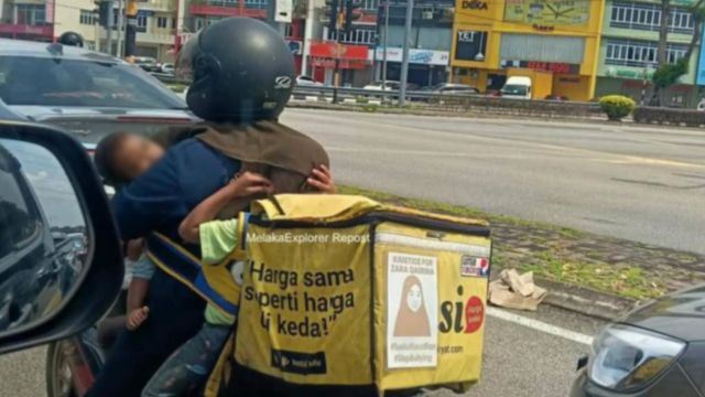 Viral Photo of Melaka Mum Delivering Food with Her Three Children Sparks Conversation Online