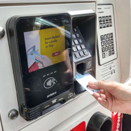 M’sian Woman Mistakenly Thought BUDI95 Offered Free Petrol, Argues With Cashier After Being Asked to Pay