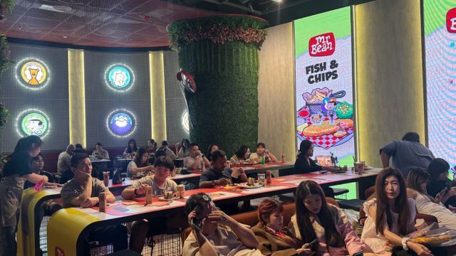 Celebrate "Ho-Ho Bean" Christmas with ACOLAB's Mr Bean Seasonal Menu