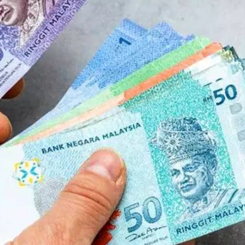 “Love Yourself First” Malaysian Man Spends RM10k Trying to Woo Crush, She Chooses Another
