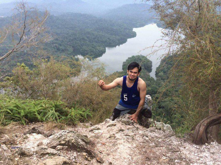 lahir tanpa kaki, pelajar oku ini berjaya merangkak naik dan tawan gunung kinabalu