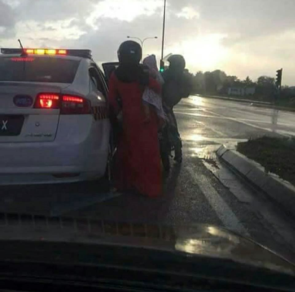 tindakan mulia abang polis ini buat ramai orang tersentuh