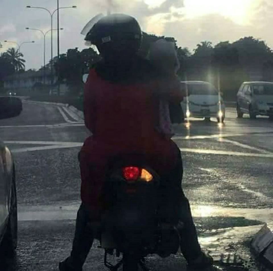 tindakan mulia abang polis ini buat ramai orang tersentuh