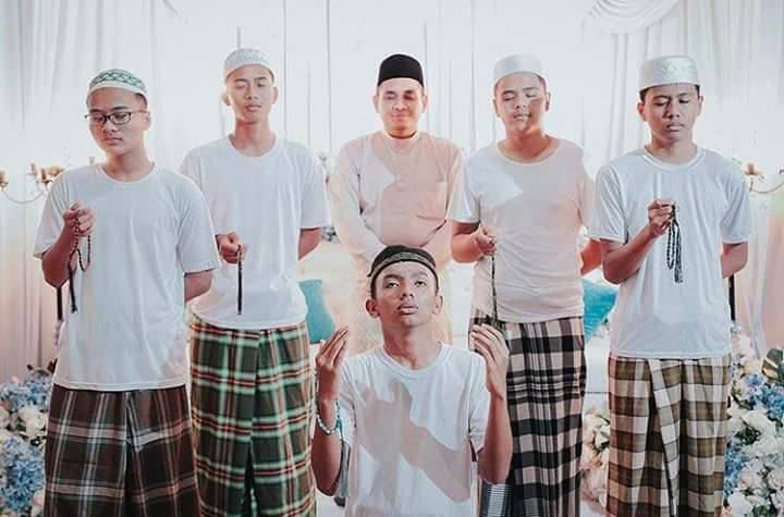 tema perkahwinan pasangan ini pasti menarik perhatian anda