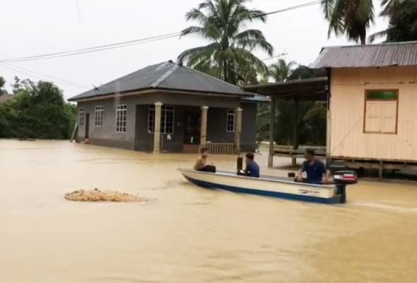 “penat banjir sebelum ni tak hilang lagi,” warga emas di terengganu terpaksa berpindah tiga kali pada musim tengkujuh kali ini