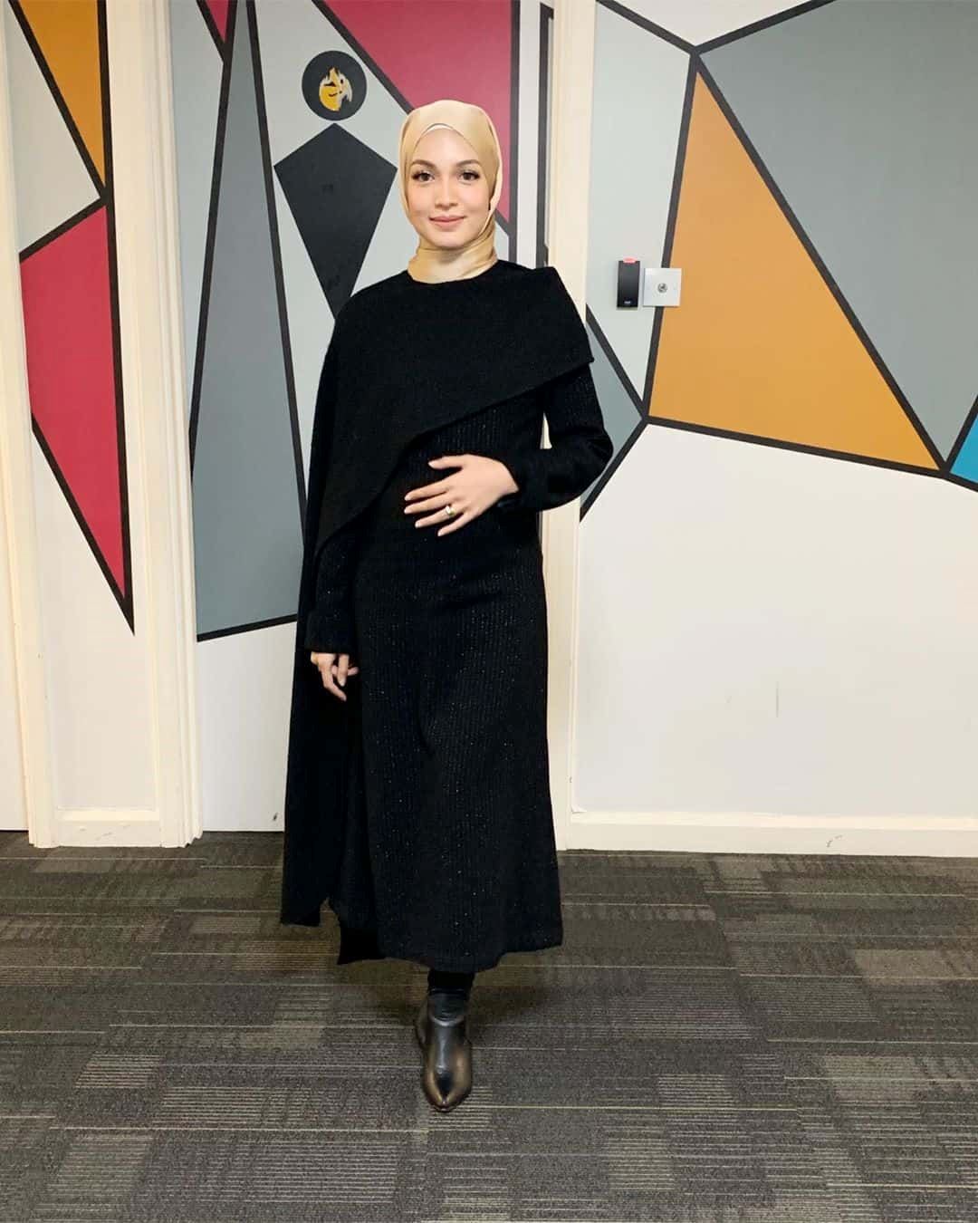 amyra rosli kini berhijab selepas mengerjakan umrah