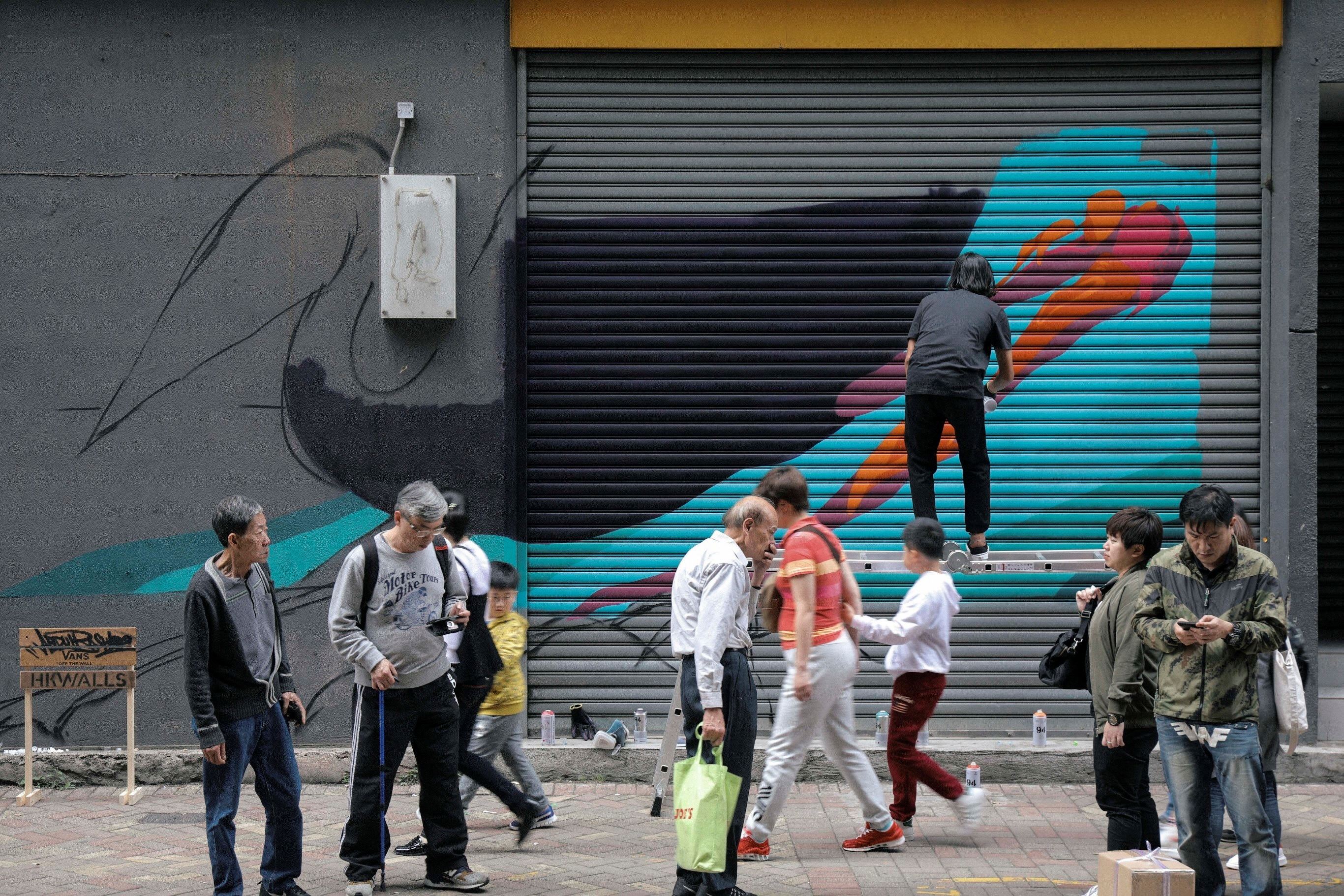 conteng dinding bawa pemuda ini terbang ke hong ko