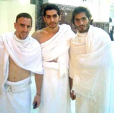 5 pemain bola sepak terkenal yang sering menunaikan umrah