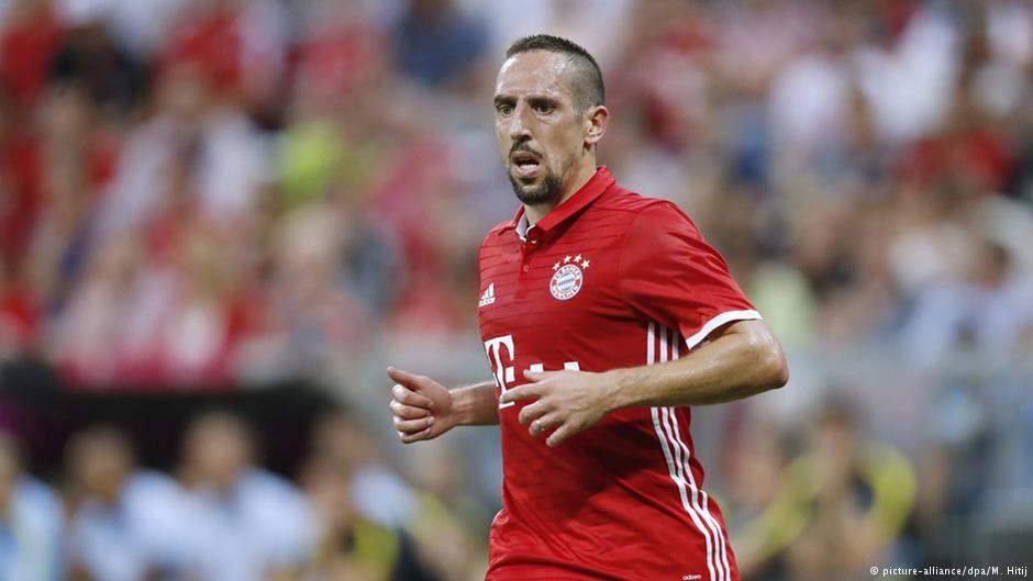 5 pemain bola sepak terkenal yang sering menunaikan umrah