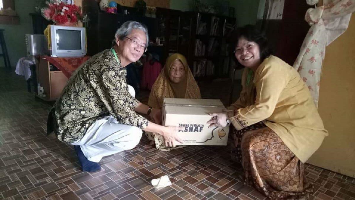 sedekah sepuluh ribu kepada pejabat zakat, siapa lelaki cina ini?
