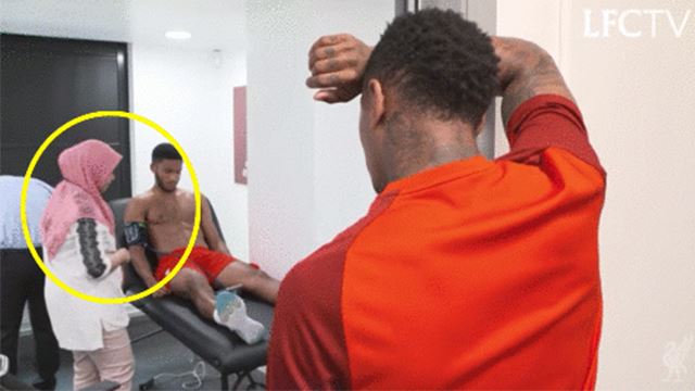 perempuan melayu ini antara pegawai perubatan untuk kelab bola sepak liverpool