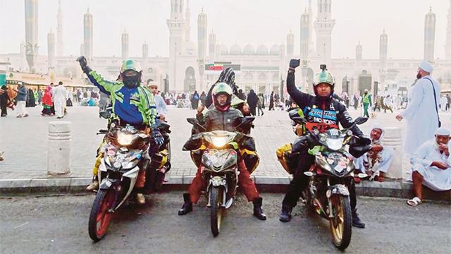 merentas 14,000 km, 3 lelaki ini menuju ke mekah dengan motosikal