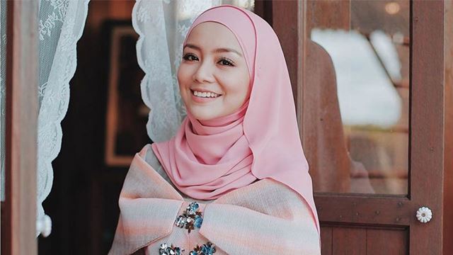 mira filzah sering tertinggal duit di mesin atm? biar betul!