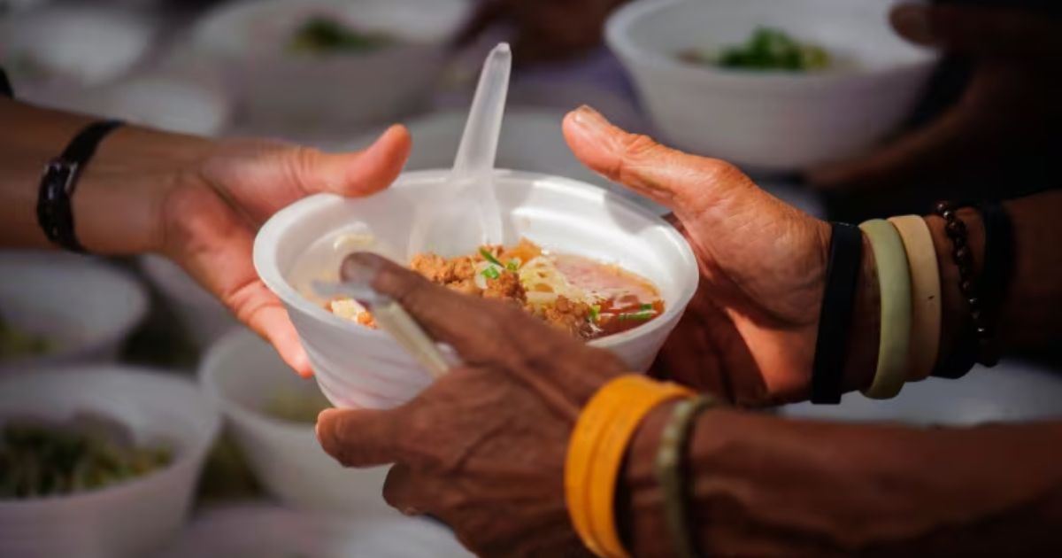 Lihat Sekeliling Sebelum Bersedekah Kepada Orang Luar, Mungkin Saudaramu Juga Memerlukan Bantuan