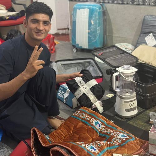 Pekerja Warga Pakistan Berhempas Pulas Angkat Barang 10 Tan Tanpa Mengeluh, Tetapi Balik Kampung Tak Bawa Apa-Apa Untuk Diri Sendiri…