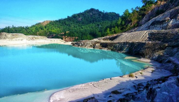 sesiapa pun tidak dibenarkan berada di tasik yang cantik ini. nak tahu kenapa?