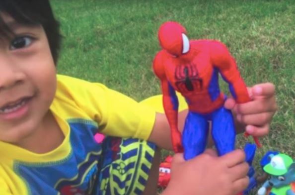 baru berusia 6 tahun, pendapatan setahun dah cecah rm 45 juta. ketahui apa rahsia kanak-kanak ini