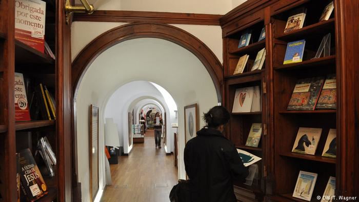 galeri buku tertua didunia terletak di mana sebenarnya?