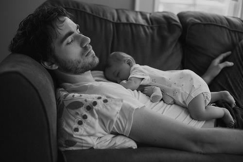 5 tips untuk ayah lebih rapat dengan bayi