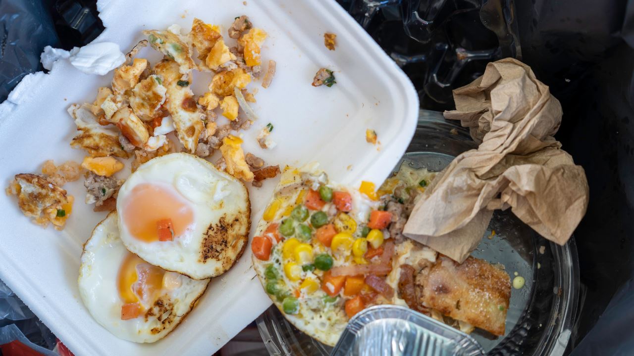 sisa-makanan-terbuang