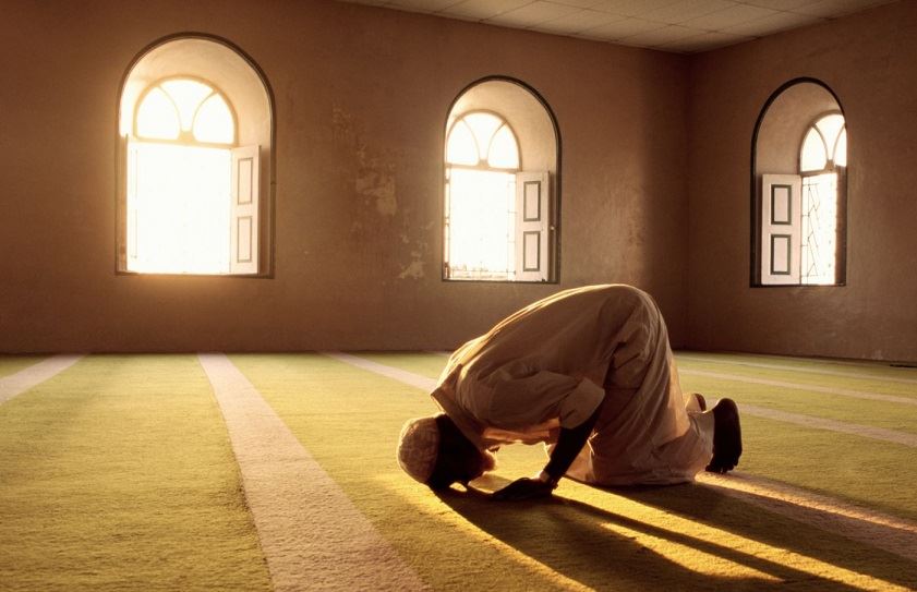 Hukum Pindah Tempat Selepas Solat?